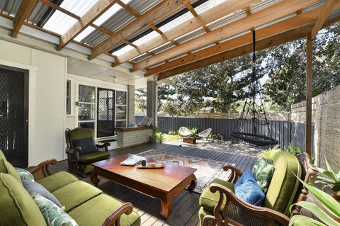 UMINA BEACH KOKOMO- Walk To The Beach, FAMILY And PET FRIENDLY Set Of 3 Vintage Original Holiday Flats & Vintage Caravan And Bat - Holiday Great Ocean Road 2