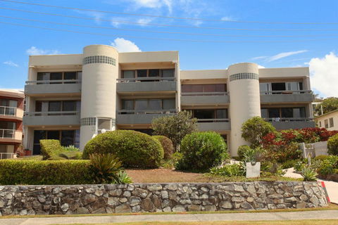 Unit 2, Biriny Lodge, 1686-1689 David Low Way Coolum Beach - Holiday Great Ocean Road 0