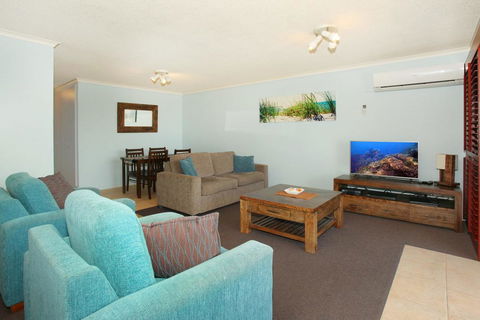 Unit 2, Biriny Lodge, 1686-1689 David Low Way Coolum Beach - Holiday Great Ocean Road 2