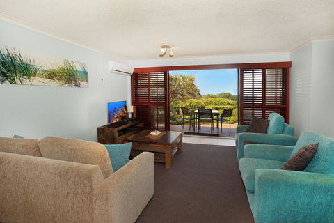 Unit 2, Biriny Lodge, 1686-1689 David Low Way Coolum Beach - Holiday Great Ocean Road 3