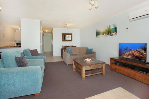 Unit 2, Biriny Lodge, 1686-1689 David Low Way Coolum Beach - Holiday Great Ocean Road 1