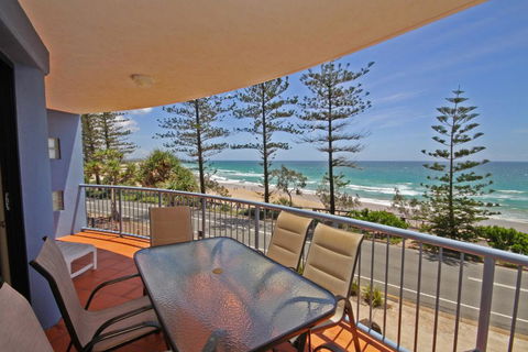 Unit 3, The Rocks, 1746 David Low Way Coolum Beach - 500 BOND - Holiday Great Ocean Road 0