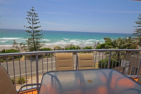 Unit 3, The Rocks, 1746 David Low Way Coolum Beach - 500 BOND - Holiday Great Ocean Road 1