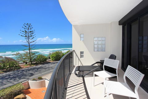 Unit 4, The Rocks, 1746 David Low Way Coolum Beach - 500 Bond - Holiday Great Ocean Road 1