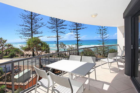 Unit 4, The Rocks, 1746 David Low Way Coolum Beach - 500 Bond - Holiday Great Ocean Road 0