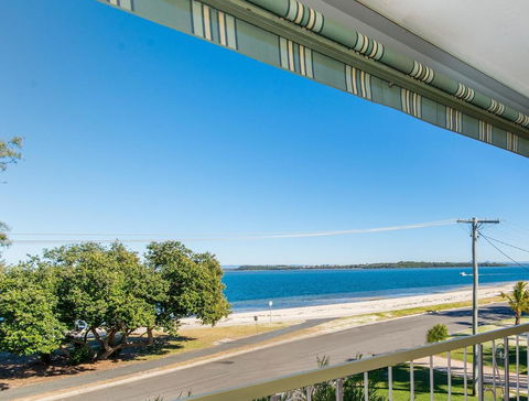 VIEWS VIEWS VIEWS! Front Top Floor Waterfront Unit - Chnook Apartments South Esp, Bongaree - Holiday Great Ocean Road 0