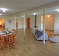 Village Stays Coldstream Gallery Bungalow - Holiday Great Ocean Road