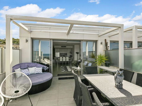 WATERFRONT THREE- In The Heart Of Lorne - Holiday Great Ocean Road 1