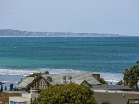 WATERFRONT THREE- In The Heart Of Lorne - Holiday Great Ocean Road 3