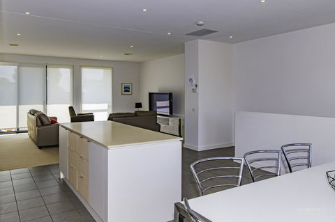 Torquay Golf Retreats - Pool, Beach, Tennis, Golf - Holiday Great Ocean Road 3