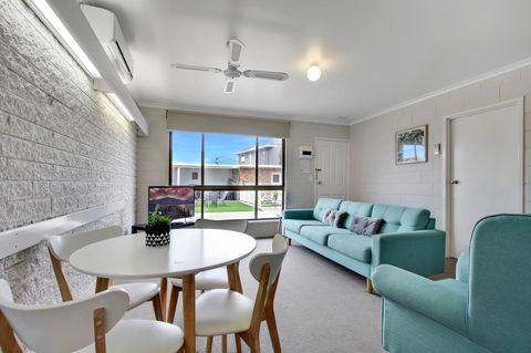 Hybiscus Waterfront Apartments - Holiday Great Ocean Road 17