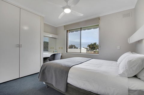 Hybiscus Waterfront Apartments - Holiday Great Ocean Road 14