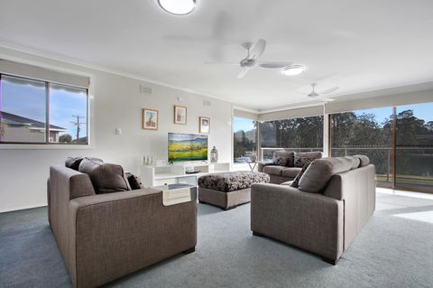Hybiscus Waterfront Apartments - Holiday Great Ocean Road 8