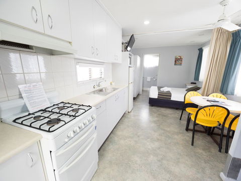 Alex Beach Cabins And Tourist Park - Holiday Great Ocean Road 29