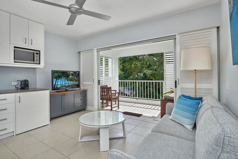 Palm Cove Paradise - Couples Spa Beach Getaway - Holiday Great Ocean Road 11