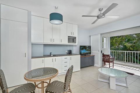 Palm Cove Paradise - Couples Spa Beach Getaway - Holiday Great Ocean Road 9
