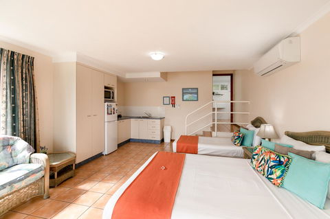 Sunlit Waters Studio Apartments - Holiday Great Ocean Road 41