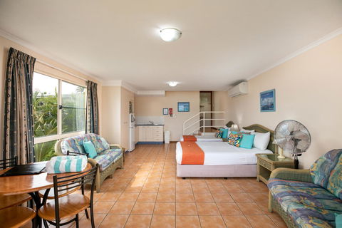 Sunlit Waters Studio Apartments - Holiday Great Ocean Road 42