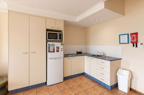 Sunlit Waters Studio Apartments - Holiday Great Ocean Road 40