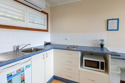 Sunlit Waters Studio Apartments - Holiday Great Ocean Road 12