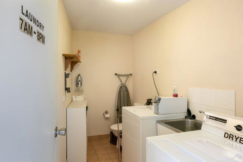 Sunlit Waters Studio Apartments - Holiday Great Ocean Road 9