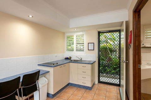 Sunlit Waters Studio Apartments - Holiday Great Ocean Road 27