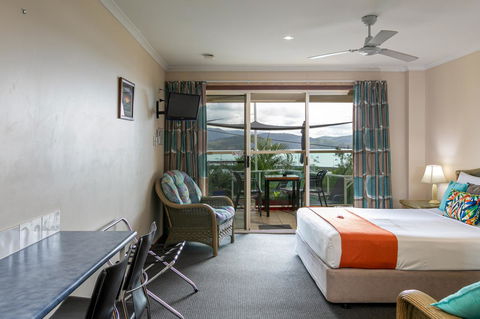 Sunlit Waters Studio Apartments - Holiday Great Ocean Road 10