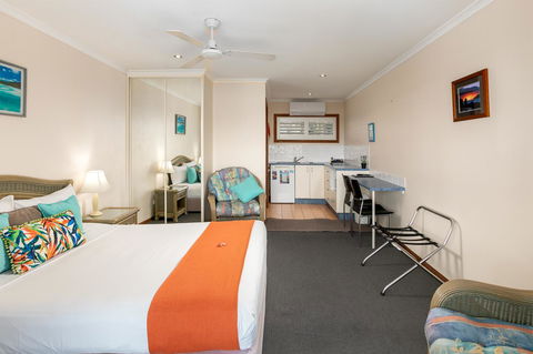 Sunlit Waters Studio Apartments - Holiday Great Ocean Road 14