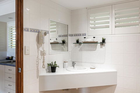 Sunlit Waters Studio Apartments - Holiday Great Ocean Road 26