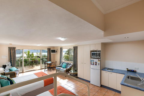 Sunlit Waters Studio Apartments - Holiday Great Ocean Road 38