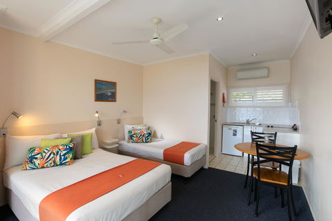 Sunlit Waters Studio Apartments - Holiday Great Ocean Road 21