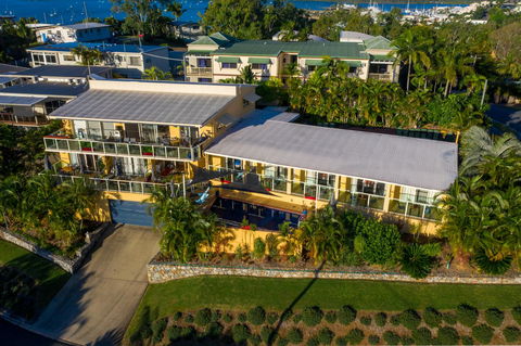 Sunlit Waters Studio Apartments - Holiday Great Ocean Road 8