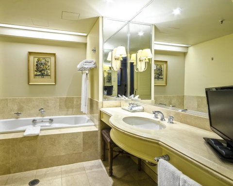 Stamford Plaza Brisbane - Holiday Great Ocean Road 10