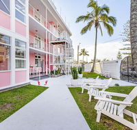 The Pink Hotel Coolangatta - Holiday Great Ocean Road