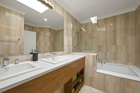Montipora Unit 3 - In The Heart Of Airlie, Wi-fi And Netflix - Holiday Great Ocean Road 8