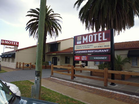 Burke & Wills Motor Inn - Holiday Great Ocean Road 3