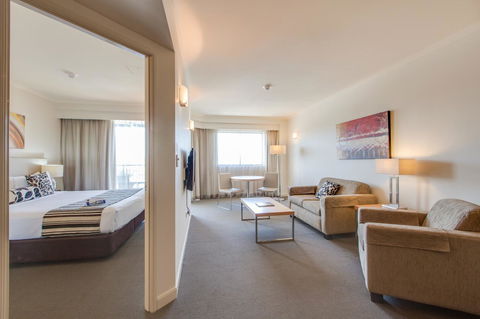 Central Cosmo Apartment Hotel - Holiday Great Ocean Road 2