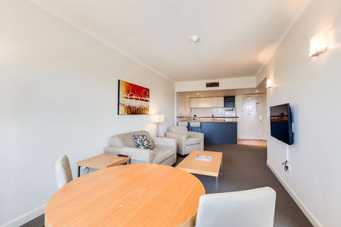 Central Cosmo Apartment Hotel - Holiday Great Ocean Road 25
