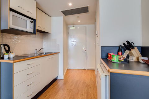 Central Cosmo Apartment Hotel - Holiday Great Ocean Road 18