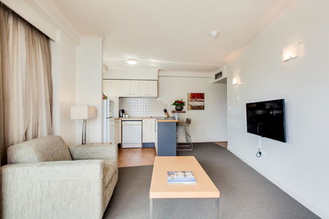 Central Cosmo Apartment Hotel - Holiday Great Ocean Road 30