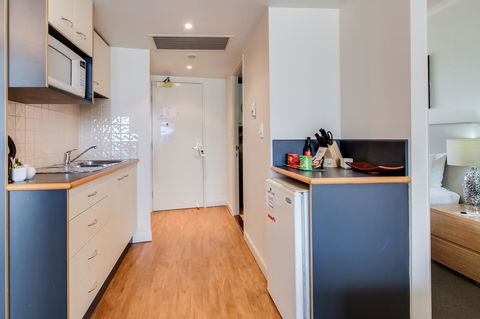 Central Cosmo Apartment Hotel - Holiday Great Ocean Road 26