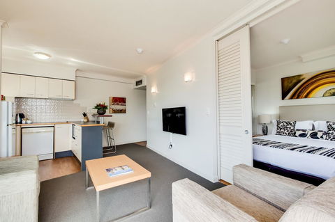 Central Cosmo Apartment Hotel - Holiday Great Ocean Road 29