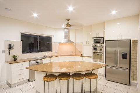 Portside Whitsunday Luxury Holiday Apartments - Holiday Great Ocean Road 25