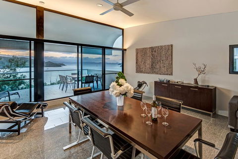 Waves 3 Luxury 3 Bedroom Endless Ocean Views Central Location + Buggy - Holiday Great Ocean Road 2