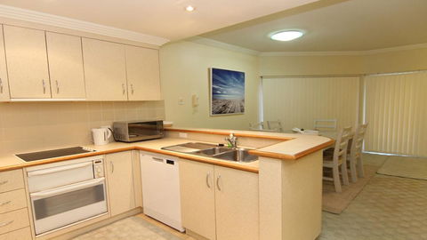 Whitesands G2 - Main Beach Location - Holiday Great Ocean Road 2