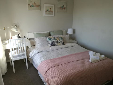 Whole Storey 2 Bedrooms+Kitchen+Living Room In Glen Waverley - Holiday Great Ocean Road 2