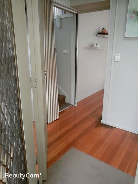 Whole Storey 2 Bedrooms+Kitchen+Living Room In Glen Waverley - Holiday Great Ocean Road 3