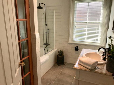 YSG The Edward Townhouse 153 - Walk To Town - Holiday Great Ocean Road 2