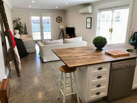 YSG The Edward Townhouse 153 - Walk To Town - Holiday Great Ocean Road 0