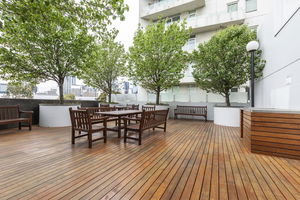 of SouthbankLight filled apartmentHUGE private terrace with city viewsParkingPoolGymWiFi